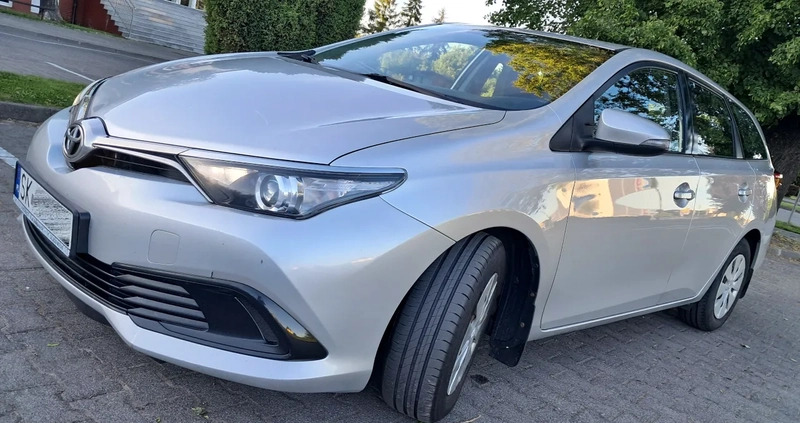 Toyota Auris cena 39900 przebieg: 236000, rok produkcji 2018 z Szczebrzeszyn małe 172